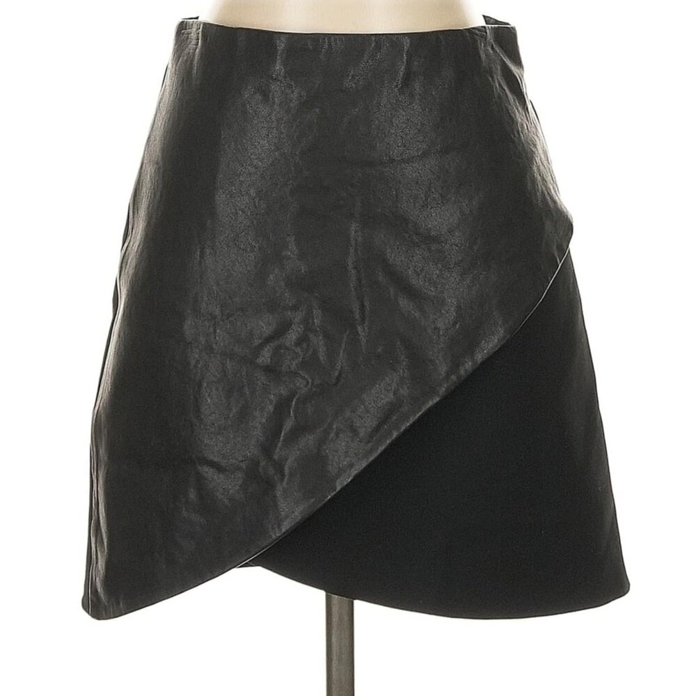 Alice + Olivia Size 2 Lamb Leather skirt